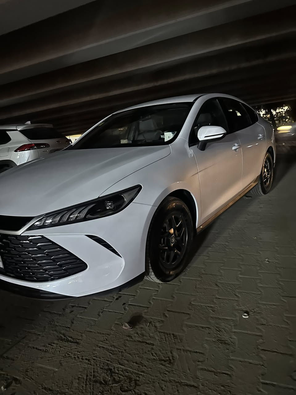 السلام عليكم سياره BYD جن بلاس
موديل 2025 ماشيه 17500
كامل معدات زاد اسبير ونشره داخليه 
سعر 18200وبيه مجال 
للتواصل ***********
