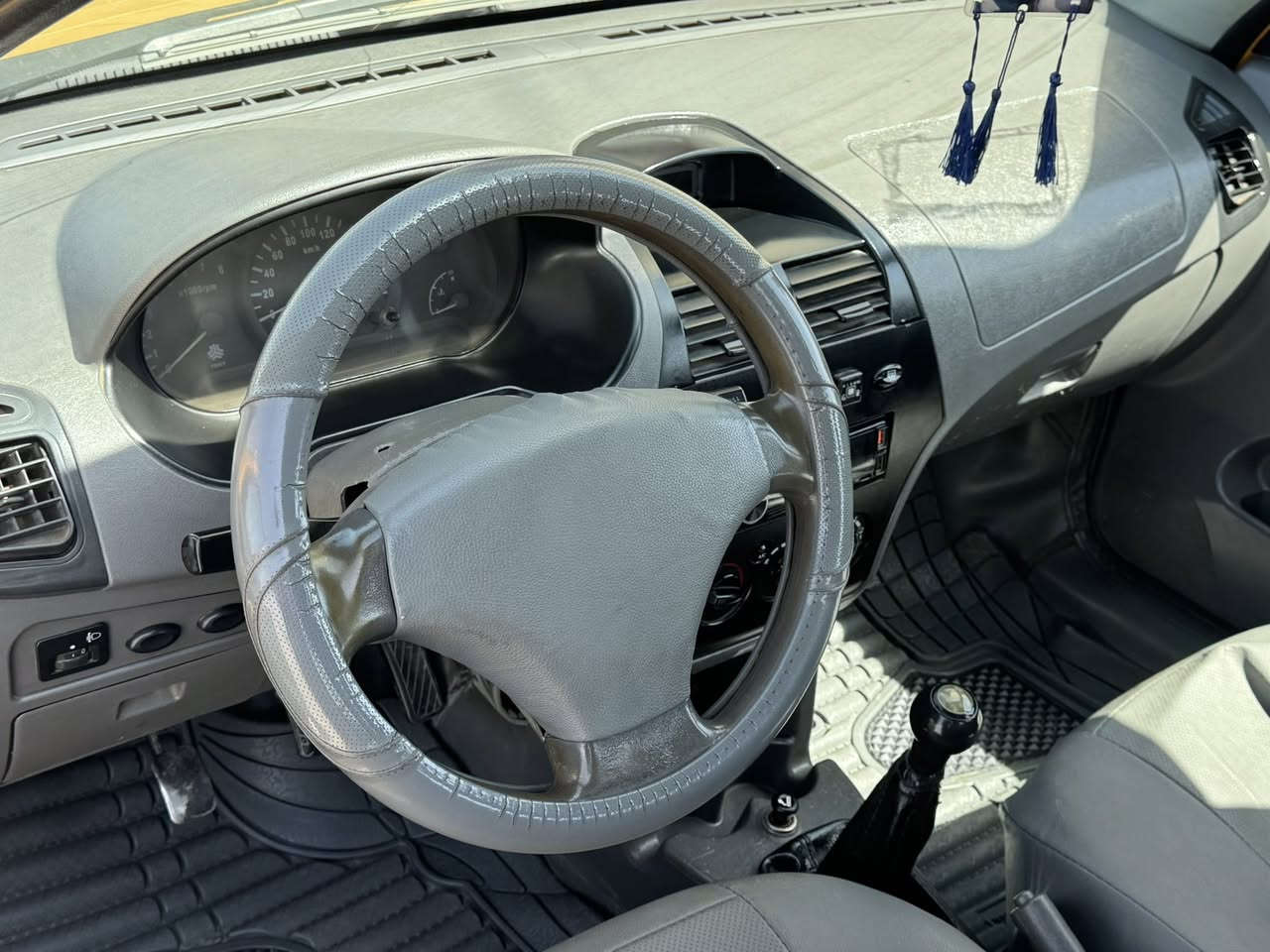 السلام عليكم سياره طيبه موديل 2015 نضيفة  كلش شرط مكينه وكير وصدر جديد والمكينه ما تنقص كشرهه نضيف كلش السياره وبيهه منضومه غاز  مال جناي وشرط تحويل ثاني يوم مكان السياره كربلاء السعر 45وبيهه مجال رقم الهاتف :***********
