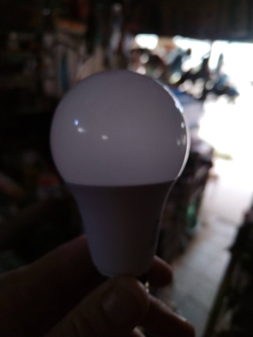 عرض خاص مصباح لد ٣٠ واط ٢٠٠٠ دينار مصباح لد ٢٠ واط ١٠٠٠ دينار مصباح لد ٩ واط ٥٠٠ دينار شمعة لد خطين ٢٥٠٠ دينار فقط متوفرة لدى محلات الصالح الشارع العام مقابل محطة الوقود هاتف ***********
