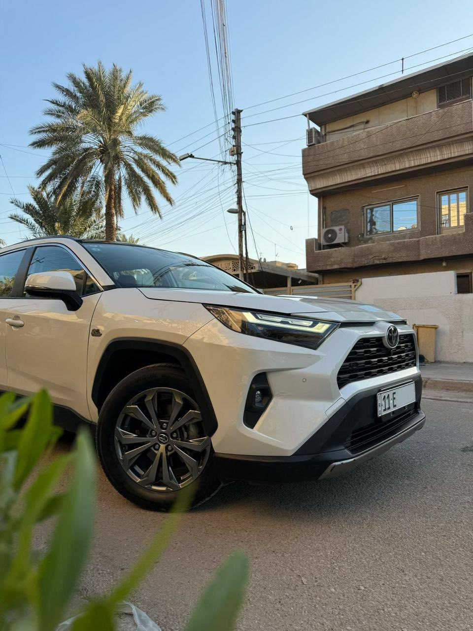 تيوتا راف 4 2023 عشرينية
ماشية 28 الف كيلو متر 
خليجي (تجميع الصين) 
يعني السيارة ياباني اصل محرك كير صنع في اليابان فقط شد في الصين 
 فول 1/1 
5 كامرات 
بونراما
كشنات جلد + كهرباء + تدفئا 
سايد بريك كهرباء 
اوتو هولد
3 انظمة قيادة
شاحن واير ليس 
بك لايت LED 
لايت زينون عالي ناصي 
ويل كب كروم حجم 18 
حساس امامي خلفي
مري شفط
اشاير مري 
نفكيشن 
بصمة 
رادار امامي 
قطعتين تبريد
تبريد شاشة
شاشة ابل كار بلي 
دشبول دجتال
جام 4 اوتو
محرك 4 سلندر بانزين فقط 
رقم بغداد باسمي + هزه جديدة
السيارة مكفولة كفالة عامة عده بارد شبرين سونار جديد موضح في الصور 
مكان السيارة بغداد  
السعر : 25 الف دولار (250) ورقة وبيها مجال 
للاستفسار : ***********
