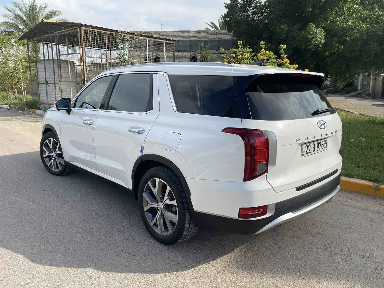 السلام عليكم ..

بلاسايد موديل 2022  وارد امريكي 
‏Hyundai Palisade limited 2022 

حجم المكينه 3800 ماشية 39 الف ميل..
الضرر موضح بالصور بدون دواخل 
فقط جاملغ وباب مبدلات والقطع المبدلة بدون صبغ  .. 

1- فتحة سلايد
2- كشنات جلد تدفئة امامي وخلفي
3 - ثلاث قطع تبريد 
4- تشغيل عن بعد
5- رادار امامي
6- حساسات امامي وخلفي
7- نقاط عمياء
8-جنطة كهرباء
9- سبعة راكب
10- اشاير مري ومري قلاب
11- بصمات عدد 2
12- داش كام 4K امامي وخلفي 
13- منافذ USB بالكشنات الامامية والخلفية وبمقصورة ال7 راكب ..
14- تقنية توفير الوقود والاطفاء الذاتي للمحرك عند الوقوف.
15- 5 انظمة قيادة بالاضافة الى نظام الفور ويل .

السيارة جديدة جداً واستخدام شخصي 
رقمها اربيل وبأسمي ..

السعر 247 ورقة وبيها مجال بسيط مكاني بغداد  
 
***********
***********
متوفر واتساب ايضا
