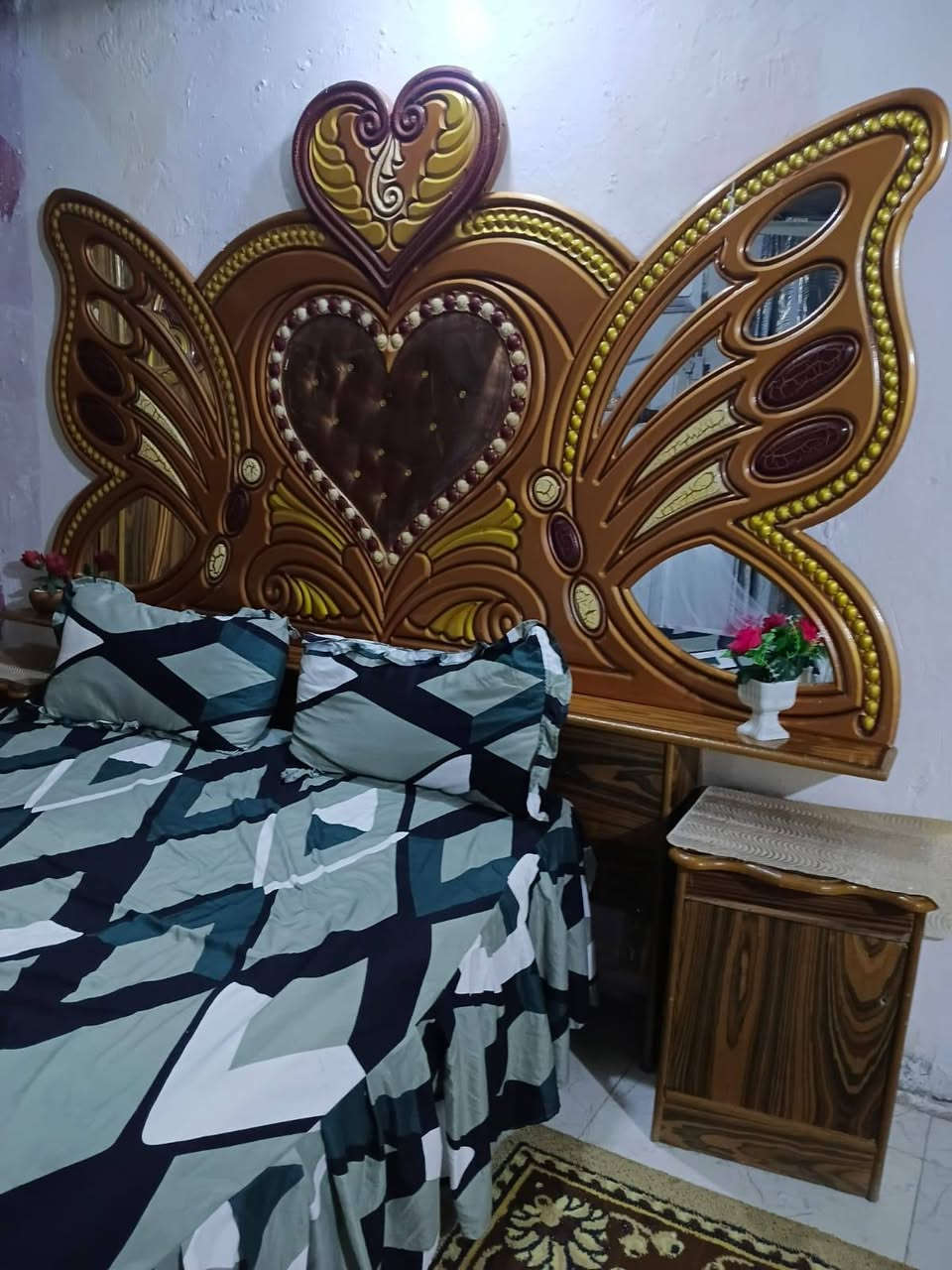 مكلف بلنشر الي يريده يتصل عله رقم وبيع مستعجل تريده تروح تأخذه ماكو حجز 
غرفه اخشاب ام 6ابواب نظيف وكامله مكانه بغداد هور رجب علشارع عام السعر 250الف وبيه مجال بسيط حيل يريد يتصل عله رقم  ***********
