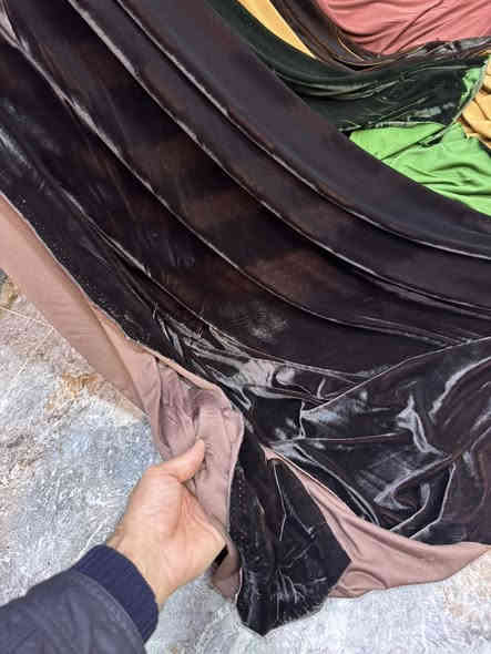 قديفة مايباخ ترند الموسم
للفساتين والنفانيف
سعر القطعة بمعجونية 25 الاف
للحجز مراسلة الواتساب/***********
اقمشة البركة مصطفى بركة
