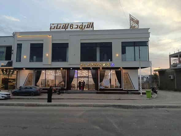 🏢 بناية تجارية للإيجار – الرمادي / شارع 40

بناية تجارية مميزة للإيجار في أحد أهم شوارع الرمادي شارع 40.

تتميز البناية بتصميم عملي ومساحة واسعة تناسب مختلف الأنشطة التجارية.

🔹 تفاصيل البناية:

تتكون من طابقين.

الطابق الأول يحتوي على:

قاعة كبيرة بمساحة 700 متر.

غرفة مكتب مستقلة.

مجموعة صحيات.

مطبخ.

بناية مناسبة للمراكز التجارية، المعارض، الشركات، أو القاعات التدريبية.

للمزيد من التفاصيل أو الاستفسار، يرجى التواصل معنا.
ـــــــــــــــــــــــــــــــــــــــــــــــــــــــ

📞 أرقام التواصل (واتساب متاح):

*********** ✅ عبدالغني الفراجي.

*********** ✅ عبدالغني الفراجي.

⏰ متواجدون في المكتب على مدار أيام الأسبوع.

من الساعة 3 عصراً حتى الساعة 9 مساءً.

نرحب بكم دائماً لزيارتنا والاستفسار عن أي عقار يناسبكم.
