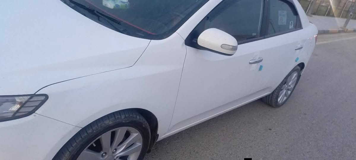 السلام عليكم.. سيراتو ٢٠١١ مكفوله بيه فقط باردات بسيطات والسونار مرفق رقم اربيل سنويه لل٣١ تريد تحويل تريد وكاله السعر ١٠٠$ بيه مجال.. مكاني واسط الزبيديه ***********//***********
