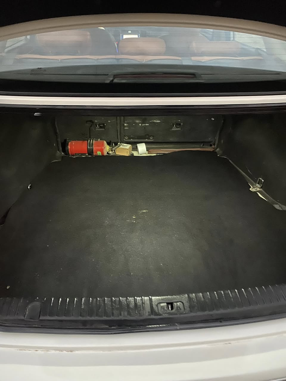 سلام عليكم سيارة أزيرا للبيع شركة الكاصد ألون ابيضّ صدفي رقم أربيل الجديد هزة جديدة بيه الجاملغ الأيمن بيه صبغ وتعديل بارد بسيط  موديل ٢٠٠٩ باسم عربي من أهل الحلة تريدوكالة تحويل اني حاضر سعرها ١١٠ بيه مجال  العنوان واسط الصويرة تلفون ***********
