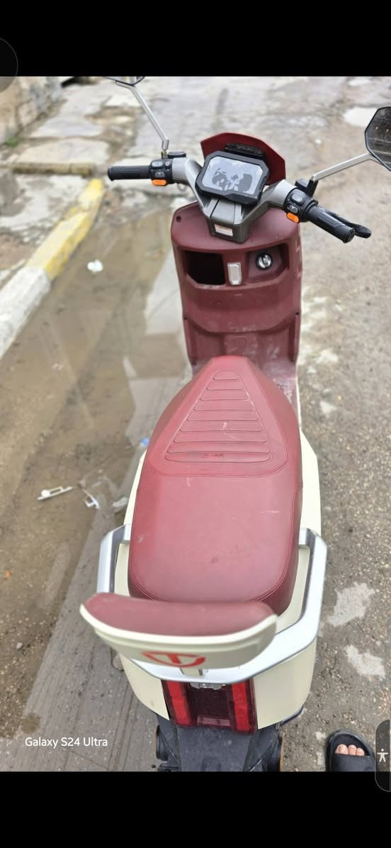 السلام عليكم دراجه للبيع الريان وحش الكون الvrP دراجه 6بطاريات مسطره لايت زنون عالي ناصي اشاير يمنه يسره لون كريمي داخل ماروني وبعد هيه غنيه عن التعريف مكاني بغداد البياع رقمي *********** سعرهه (900) وبيهه حك الجيه ملفهه 2000
