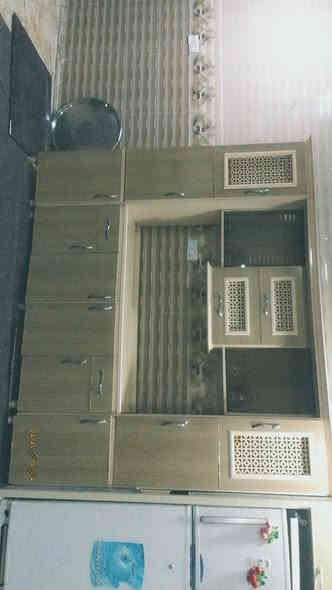 كاونترات خشب عدد ثنين سعر الواحد ٣٥٠ نظيفات جداً بدون سنك.***********
