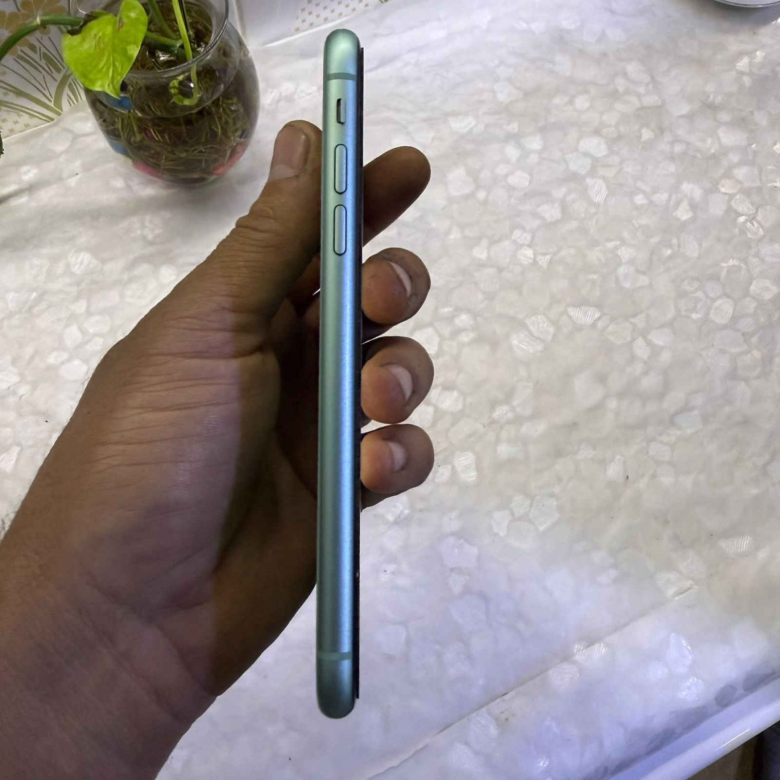 ايفون 11 عادي تليفون نضيف جدا ذاكره 128 بطاريه 77 فيس ايدي شغال تليفون كله شغال بلادي السعر 250  وبي مجال بسيط جدا. مكاني كركوك الموشراي لا يتعبني راجاءً ***********
