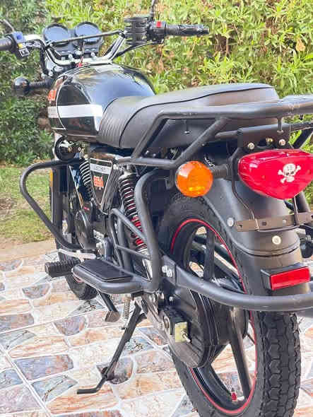 السلام عليكم دراجه دايون موديل2025 محرك 200  اخت الزيرو استخدام شخصي بلحقيقه احلى من الصور مكان ديالى ناحيه السلام للاتصال ***********
