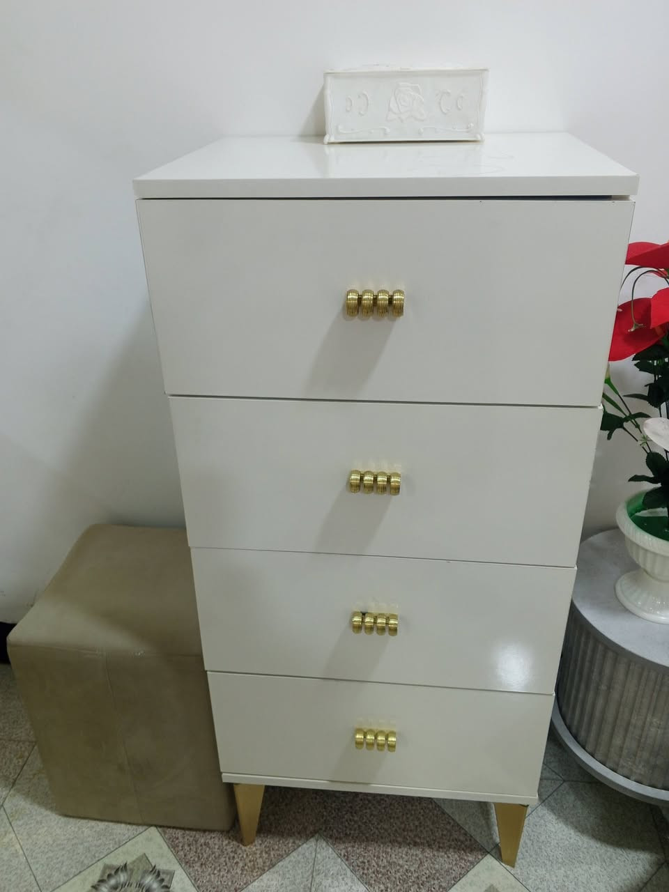 غرفة نوم جديده للبيع /مليون و100 بيهه مجال خمسه كيلو موبايل ***********

