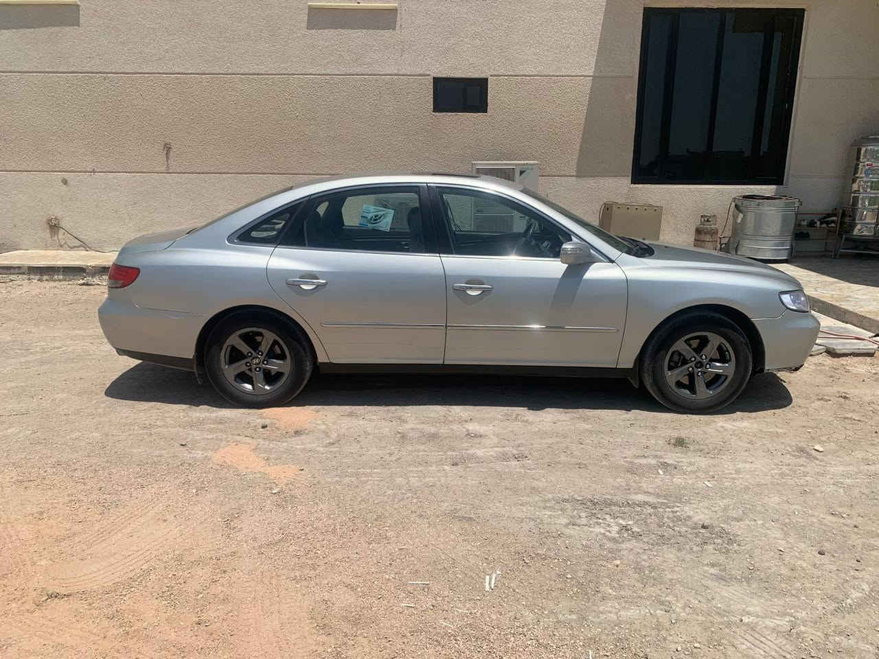 ازيرا للبيع 2008 بيهه حزام بس كلير جاهزه كير مكينه جديد حداديه تبريد تدفئه محرك ٢٧٠٠ خليجي  بيهه قطعه خلفيه ضربه بل عراق وبل جديد طخه موضحه بل صوره سياره جاهزه رقم سنويه جديد بسمي شرط التحويل اتصل ع صاحب السياره الاستفسار ***********
