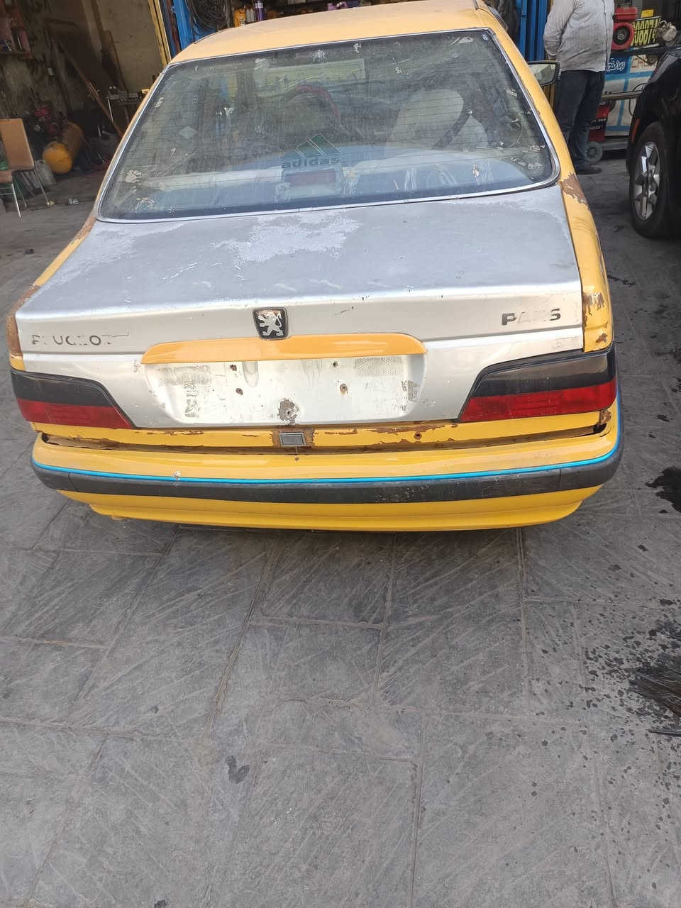 سياره بيجو بارص للبيع السعر 30وبيها مجال بسيط بغداد بياع كير محرك خير من الله التواصل ***********
