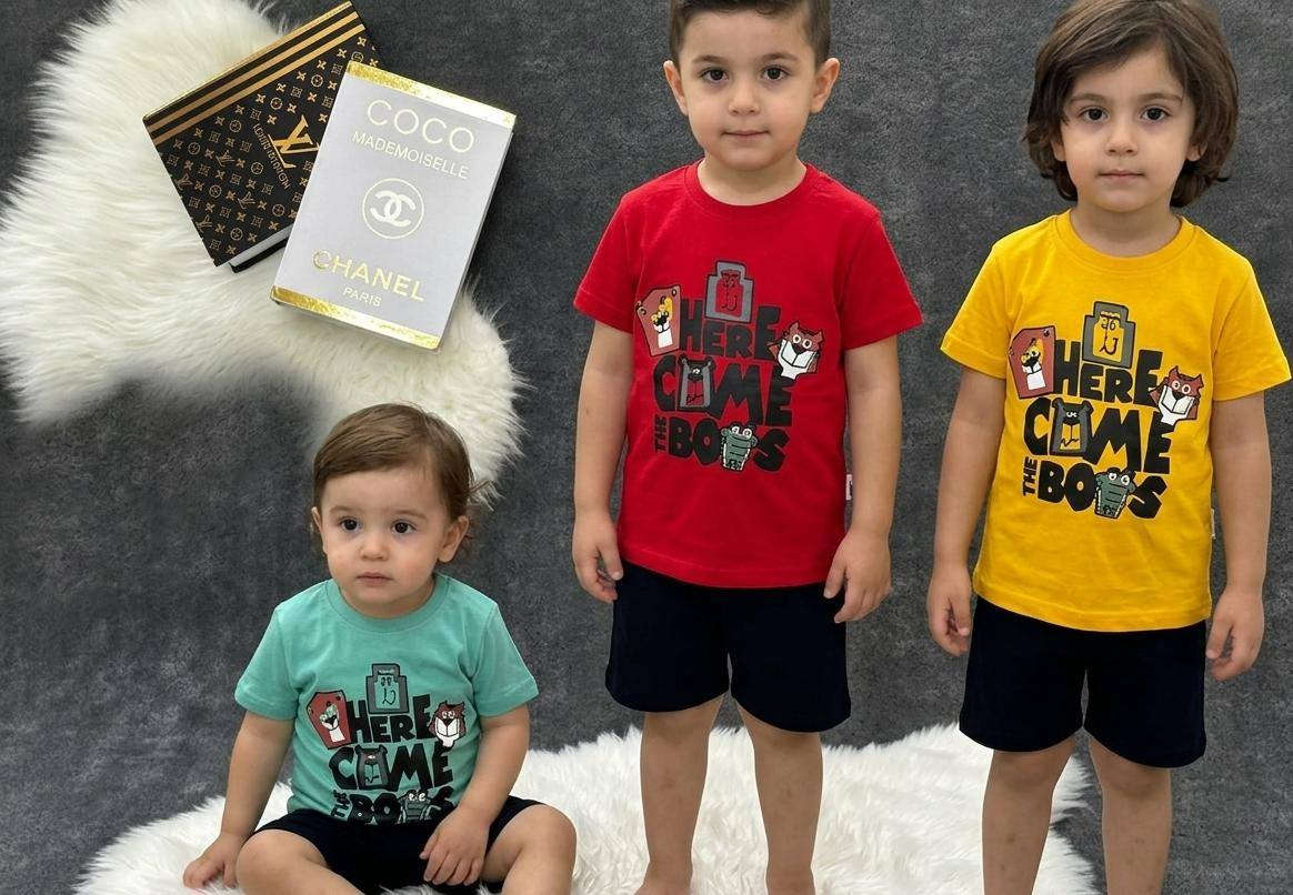متوفر ملابس اطفال بناتي ولادي
جملة ومفرد 
📞للحجز والاستفسار ***********
