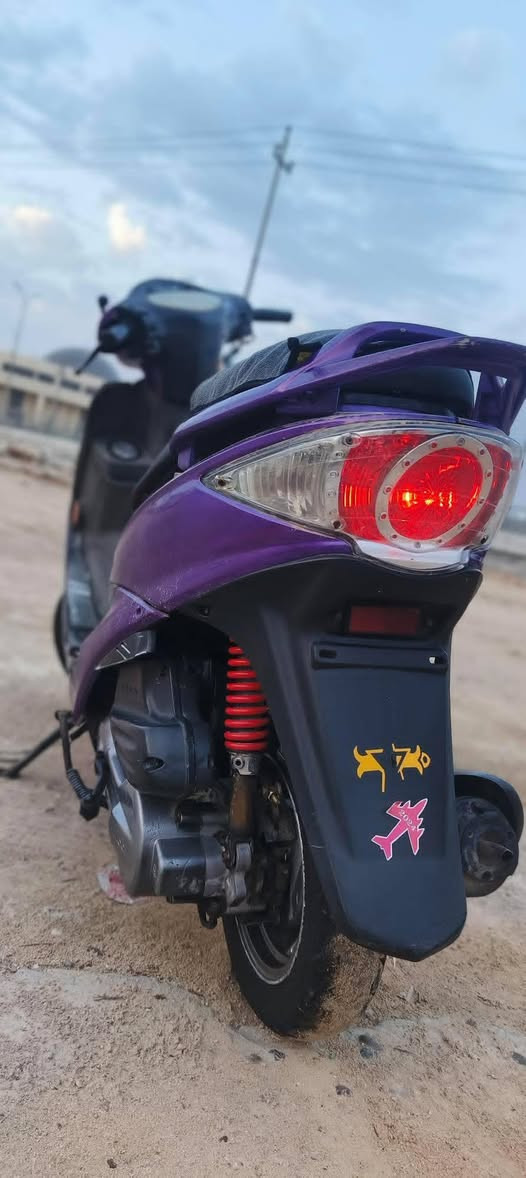 السلام عليكم دراجة كامكو جي فور مال حاوية مكفولة كفالة عامة من طول لطول كلشي بية شغال اي نقص مابية محرك مامفتوح السعر 600 وبية مجال لشراي يتصل مكاني نجف ***********
