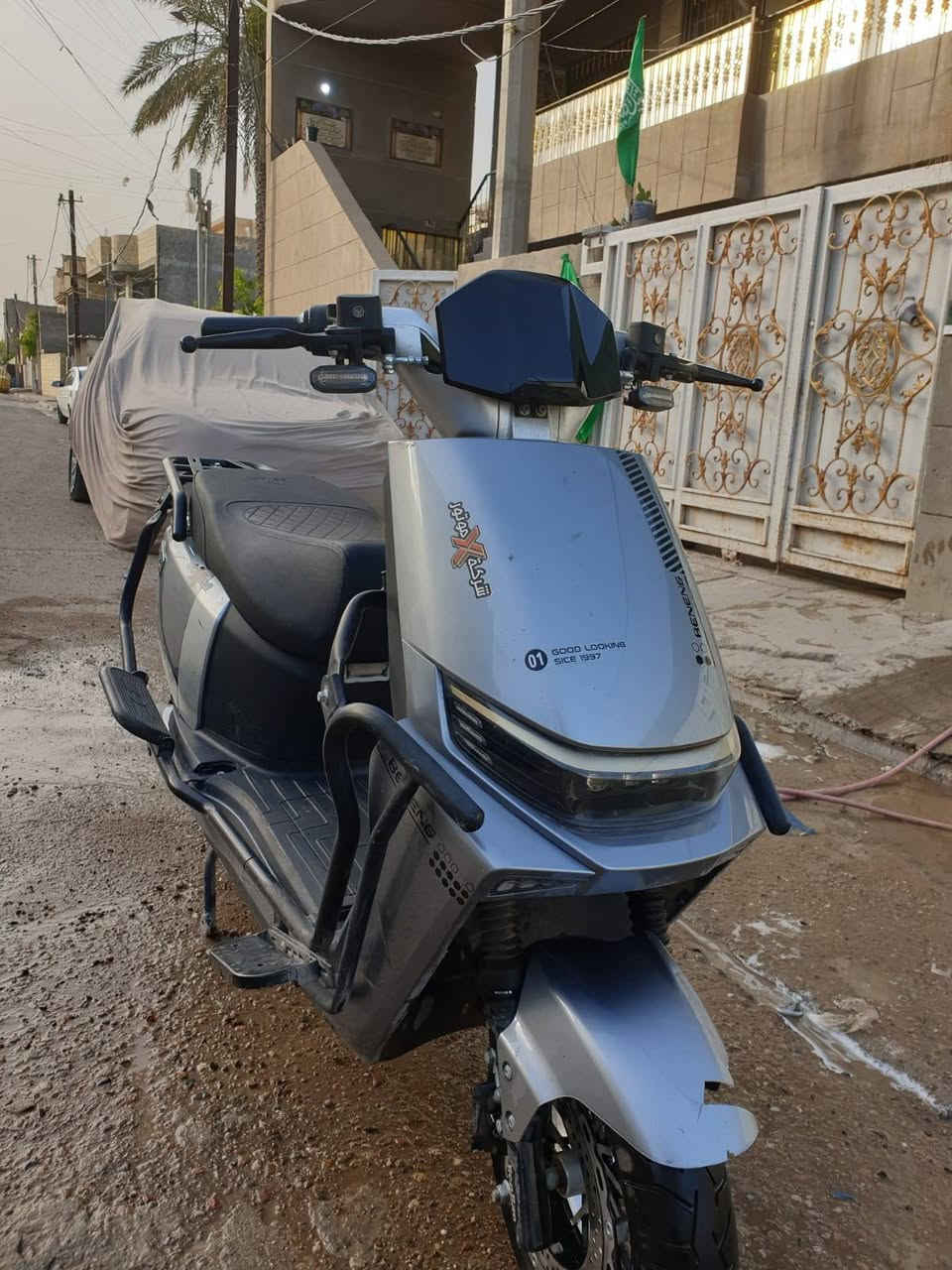 السلام عليكم دراجه شحن مديل 2025
6 بطاريات نضيفات 
السرعه الحقيقيه80
دبل اشاره 
لايت عالي ناصي 
قفل ستيرن 
بصمه انذار سرقه 
نظام بارك P + نظام R
منفذ يو إس بي 
السرعه 80 حقيقي 
وبل اضافه درع حمايه
بيها كسر بل جاملغ الامامي ونقصها تاير  
العنوان بغداد البياع 
الرقم +964 770 488 9640
