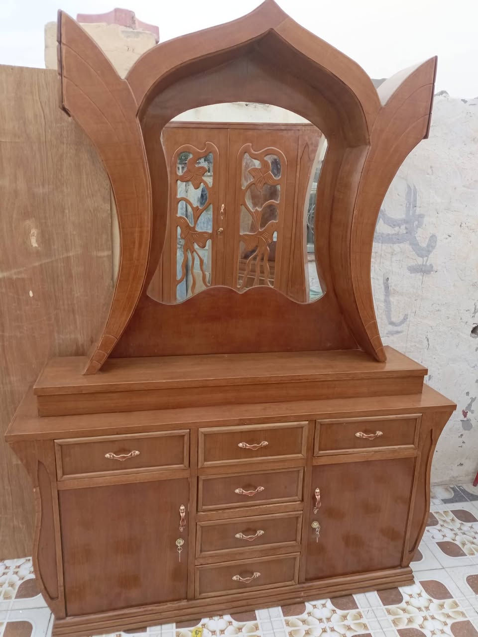 كنتور وزاويه وميز مرايه تسكام  ابيع مفرد عادي ***********
