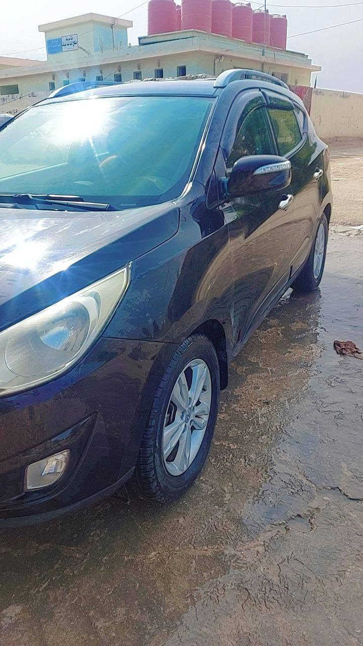 توكسان امريكي موديل 2013 محرك 2400 ( دوش )  لون اسود رقم بابل انكليزي باسمي ماشيه 134 تبريد ثلج اشاير بالمري حادثها  ربع البنيد فقط السعر (  115 ) وبيها مجال  ***********
