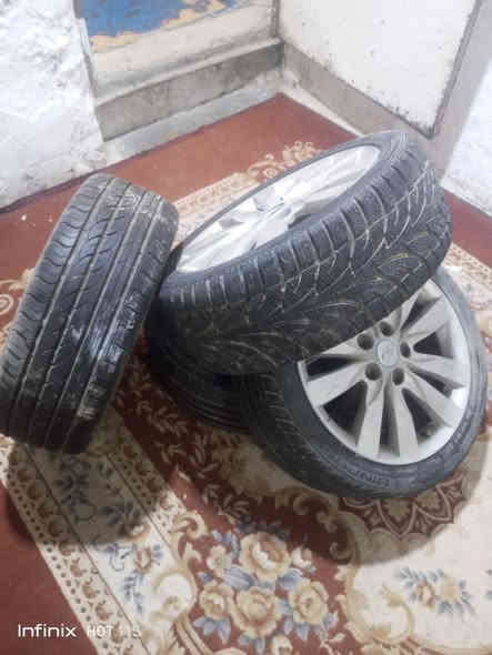 سلام عليكم 
عندي تايرات اوياله 17 فافون للبيع اخذتهن ب400الف ورايدهن ب350الف وبي مجال 
مكاني الشعله ا
الي حاب يستفسر هذه رقمي ***********
