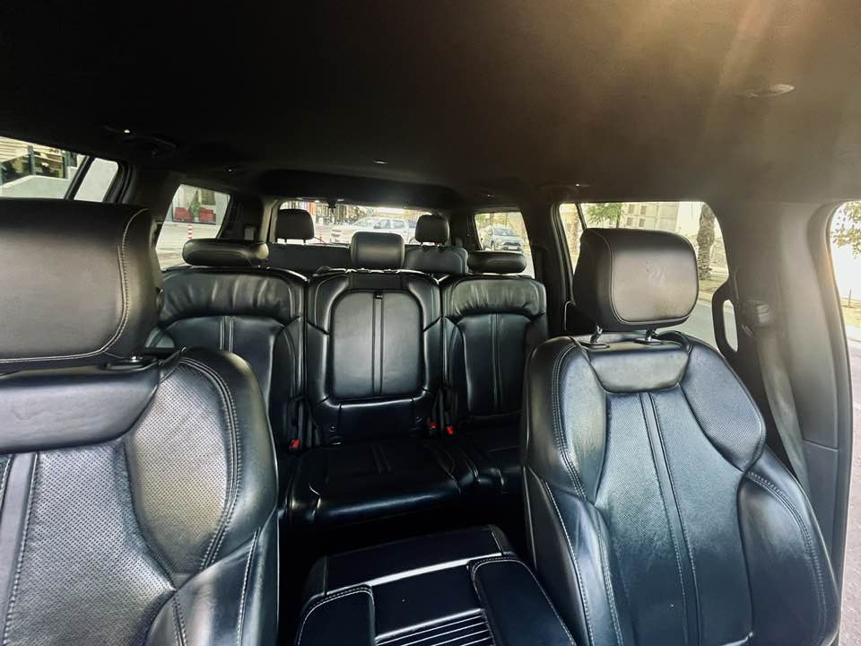 سلام عليكم 
Jeep wagoneer 
الموديل 2022 
الفئة serious L
المحرك 5.7 V8
عداد المسافة 30,000
لايت LED
كشنات كهربائية 
خزن ميموري كشنات الامامية 
كشنات جلد اسود ملكي 
تدفئة وتبريد كشنات
شاشة ابل كار بلي 
كاميرات 3
حساسات امامية +خلفية 
راداد امامي وخلفي وجانبي 
توقف ذاتي امامي وخلفي 
4وضعيات قياده ( سبورت واوتو ودفع رباعي وايكو) 
تحكم ستيرن 
كروز سرعة 
شفتات ستيرن نمر كير 
كير 8سرعات 
تشغيل بصمه +تشغيل عن بعد 
وباقي التفاصيل معروفة 
حادثها جاملغ وبنيد ومبدل بقطع وكاله
سعر السياره 315$ وبيها مجال 
مكانها بغداد للاستفسار ***********
