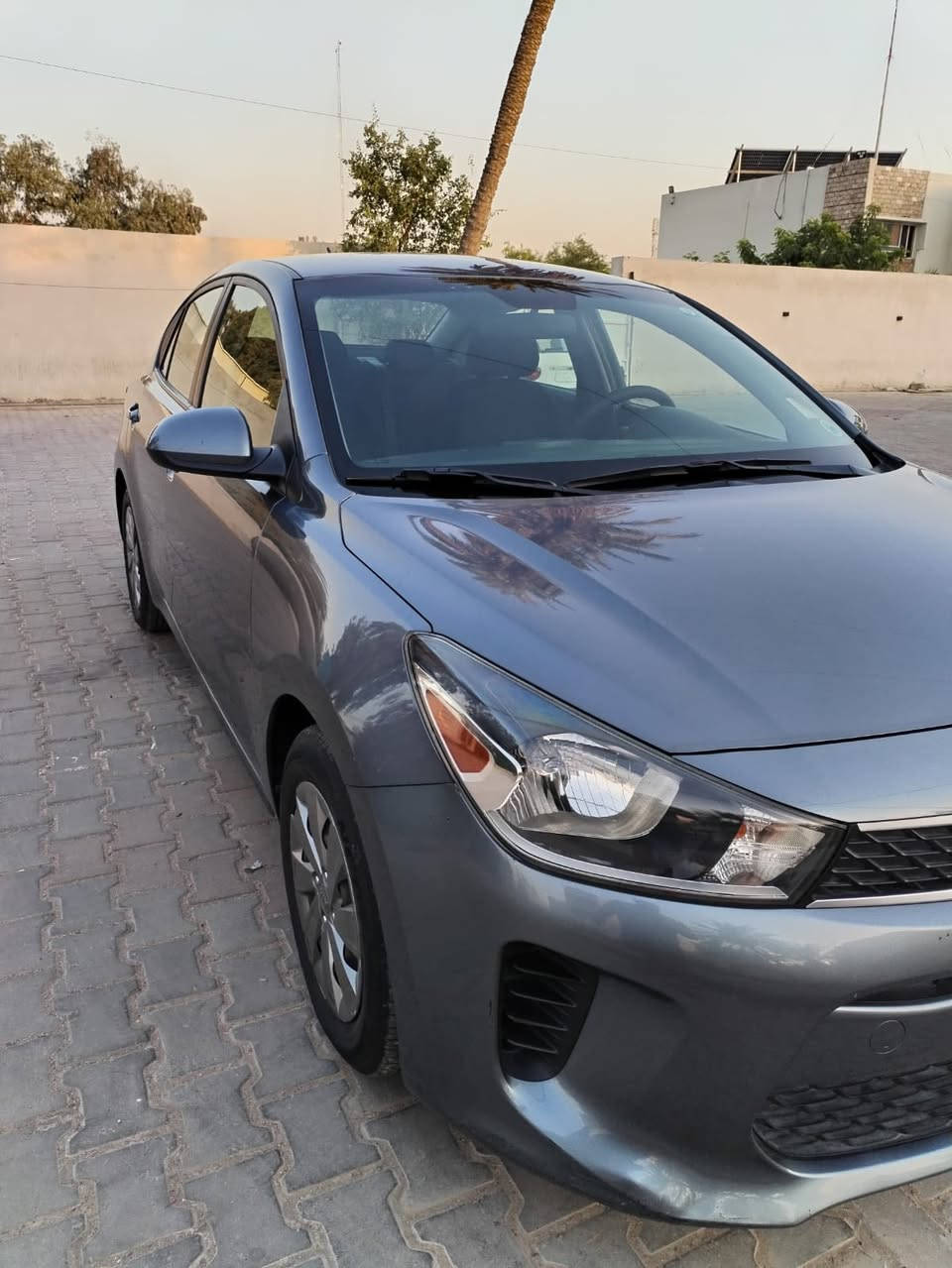 السلام عليكم للبيع ريو 2019 رقم بغداد بسمي محرك 1600 ماشية قليل نص فول حادث قطعتين وتم تبديلهم وبارد شبر بجم كبس سيارة نظيفة جداً وبدون نقص استخدام بيت السعر 105 وبيها مجال الشراي يتصل *********** مكاني بغداد / الشالجية
