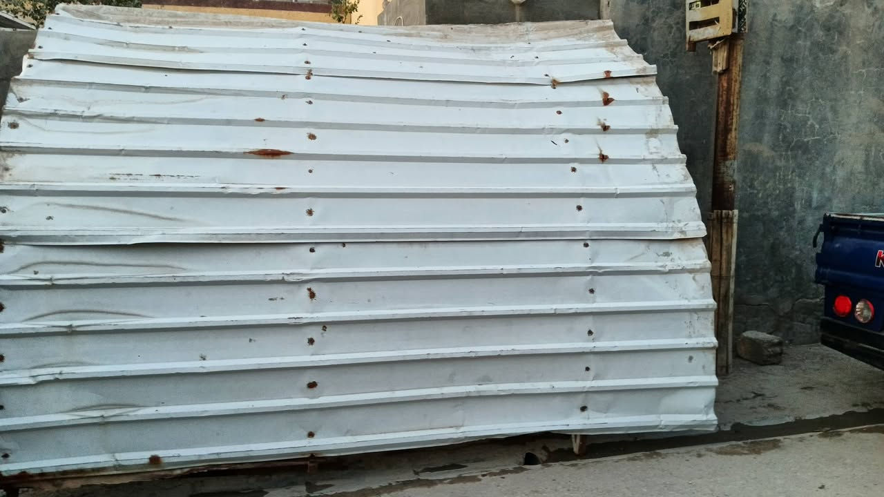 سقيفا للبيع طولها سبعة ونص العرض مترين وستين
مكاني بلحمزة الغربي 

***********
