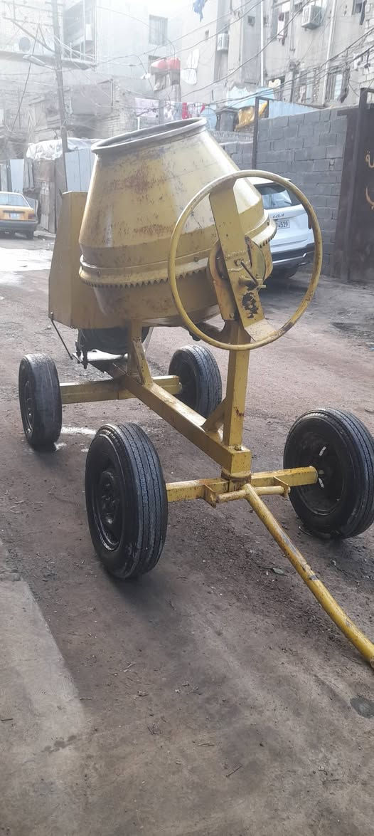 سلام عليكم خباطة جاهزة للعمل مكان بغدادساحت طيران هاتف ***********سعر٩٠٠
