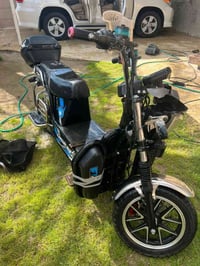 دراجة شحن للبيع البطاريات تعبانه الكشر نظيف شغال السعر ب350 وبي مجال ا...