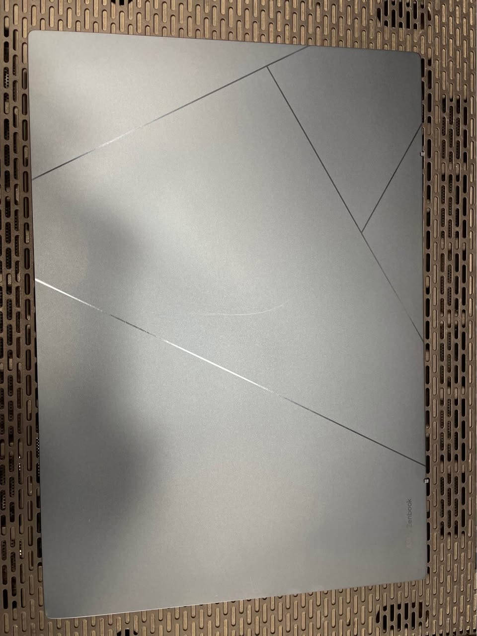 💻✨ ASUS Zenbook 14 OLED – لابتوب فاخر بشاشة مذهلة ✨💻

لابتوب نحيف وخفيف من ASUS مع شاشة OLED عالية الدقة وأداء سريع، مناسب للعمل، الدراسة، التصميم الخفيف، والاستخدام اليومي.

⚙️ المواصفات:
 • 🔹 الموديل: ASUS Zenbook 14 OLED Q409Z
 • 🔹 المعالج: Intel Core i5-1240P (Intel EVO)
 • 🔹 الرام: 8GB DDR5 بسرعة 4800MT/s
 • 🔹 التخزين: 256GB SSD NVMe (سريع جدًا)
 • 🔹 كرت الشاشة: Intel Iris Xe Graphics
 • 🔹 الصوت: Harman / Kardon مع Dolby Atmos
 • 🔹 الشاشة: 14 إنش OLED
 • 🔹 الدقة: 2880×1800 (2.8K)
 • 🔹 التردد: 90Hz
 • 🔹 HDR: VESA DisplayHDR

⭐ المميزات:

✅ شاشة OLED مذهلة بألوان قوية جدًا
✅ صوت احترافي من Harman/Kardon
✅ تصميم نحيف وخفيف وسهل الحمل
✅ أداء سريع للبرامج والأعمال اليومية
✅ مناسب للدراسة والعمل والتصفح والتصميم الخفيف

✨ ASUS Zenbook 14 OLED – لەپتۆپێکی پڕیمیۆم بە شاشەی ناوازە ✨💻

لەپتۆپێکی سووک و جوان لە ASUS، لەگەڵ شاشەی OLED بە کوالێتی بەرز و ئەداکاری خێرا، گونجاو بۆ خوێندن، کار و بەکارهێنانی ڕۆژانە.

⚙️ تایبەتمەندییەکان:
 • 🔹 مۆدێل: ASUS Zenbook 14 OLED Q409Z
 • 🔹 CPU: Intel Core i5-1240P (Intel EVO)
 • 🔹 RAM: 8GB DDR5 4800MT/s
 • 🔹 SSD: 256GB NVMe
 • 🔹 GPU: Intel Iris Xe Graphics
 • 🔹 دەنگ: Harman/Kardon + Dolby Atmos
 • 🔹 شاشە: 14 ئینچ OLED
 • 🔹 ڕووناکی: 2880×1800 (2.8K)
 • 🔹 Refresh Rate: 90Hz
 • 🔹 HDR: VESA DisplayHDR

⭐ تایبەتمەندی:

✅ شاشەی OLED بە ڕەنگ و کوالێتی زۆر بەرز
✅ دەنگی بەرز لە Harman/Kardon
✅ دیزاینێکی سووک و جوان
✅ خێرایی باش بۆ کارە ڕۆژانەکان
✅ گونجاو بۆ قوتابیان و کارمندان
✅ دۆخی زۆر پاک و ئامادەی بەکارهێنان

✅ حالة نظيفة وجاهز للاستخدام أربيل, العراق


**إذا كنت صاحب هذا الإعلان وتريد حذفه لأي سبب، رجاءا أرسل رسالة إلى الدعم الفني**