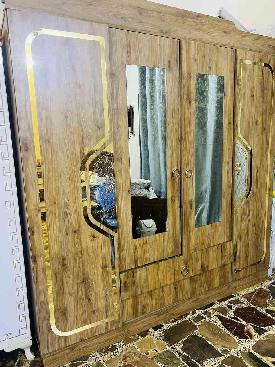 غراض مستعملة للبيع سعر ويا الصور 
والكنتور سعرة ٣٠٠ ألف وبس مجال 
عنوان بغداد الغزالية رقم ***********
