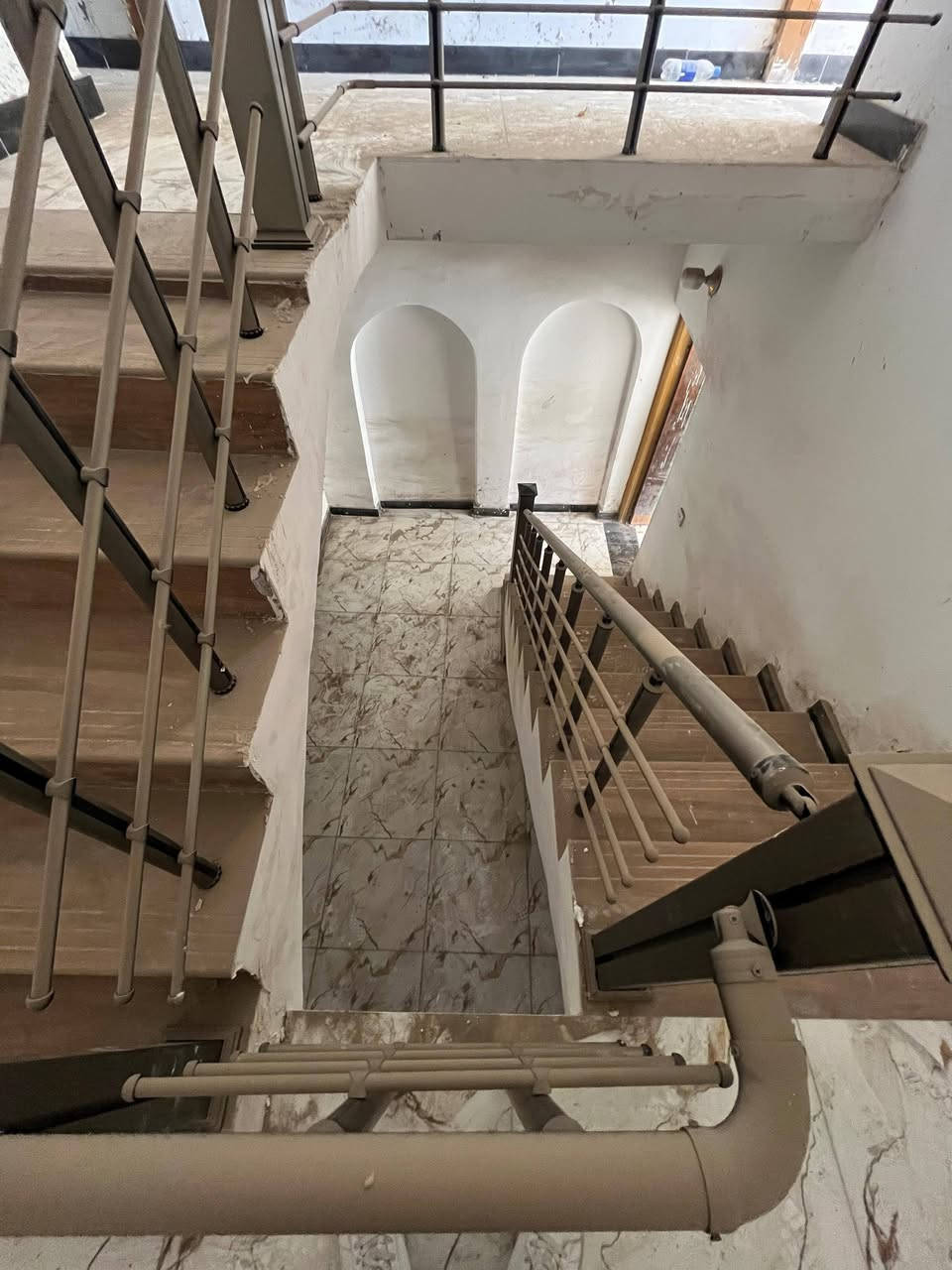 السلام عليكم
للبيع
مشتمل ١١٥ متر في أبو دشير منطقة الضغط
خلف شارع مخبز الكناري 
البيت طابقين، ٣ غرف نوم, حمام ومطبخ
ترميم جديد
مجاري وكهرباء وماء
سيراميك أرضية جديد
سيراميك جدران المطبخ والحمام جديد

الاتصال ع الرقم
أو واتس اب
***********
