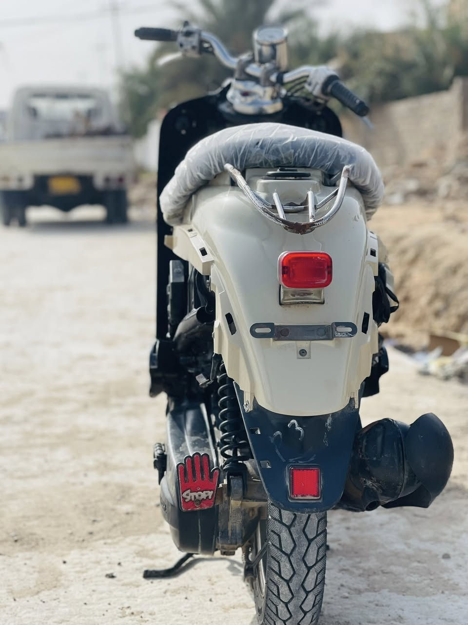 سلام عليكم دراجه مصريه لبيع السعر خاص دراجه كارتون كفرات كامله بس مشكله خلك ماكو نشدهن الدراجه خطين مفتوحه بس بستم بخدمت شراي هاذ رقمي  ***********
