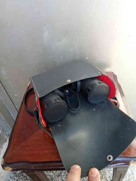 ناضور ماركة زنث ياباني اصلي قديم نضافة عالية جداً جداً معى العلبة وغطى العدسات  مكاني بغداد *********** 
السعر 65 الف نهائي
