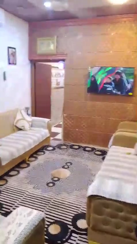 السلام وعليكم بيت تجاوز للبيع في البصره حي الجامعه جاهز من كلشي وشارعه تبليط مقابيله لصولي بيت كلش نضيف لسعر18وبي مجال رقم ***********
