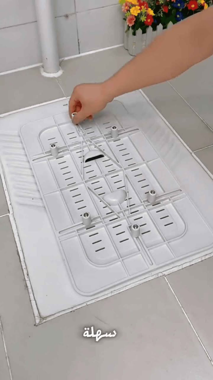 غطاء شرقية أرضي ABS مقاوم للكسر – مقاس 50×30 سم

الاستخدامات:

تغطية فتحة المجاري (الشرقية) داخل الحمام أو السطح أو المخزن.

حماية فتحة التصريف من دخول الحشرات أو الروائح غير المرغوبة.

منع سقوط الأجسام داخل فتحة المجاري.

تحسين الشكل الجمالي للأرضية بغطاء أنيق ومنظم.

مناسب للاستخدام المنزلي أو التجاري.

المميزات:

مصنوع من خامة ABS المقوّى عالية الجودة، مقاومة للكسر والضغط.

تصميم شبكي بفتحات تهوية دقيقة لتصريف المياه بسهولة دون انسداد.

مزود بغطاء داخلي مركزي قابل للفتح والغلق.

يتحمل الرطوبة والمياه بشكل دائم دون صدأ أو تآكل.

سهل الفك والتركيب والصيانة.

قاعدة سفلية مدعّمة مع أرجل تثبيت قوية.

مقاوم للانزلاق بفضل النقشة السطحية.

لون أبيض عملي يناسب مختلف أنواع الأرضيات.

المواصفات الفنية:

مادة الصنع: بلاستيك ABS مقاوم للكسر.

قياسات المنتج:

- الطول: 50 سم
- العرض: 30 سم

قياسات الكارتون:

- الطول: 54 سم
- العرض: 31 سم
- الارتفاع: 3 سم

محتويات الصندوق:

غطاء شرقية ABS.

مجموعة أرجل تثبيت.

براغي تثبيت معدنية.

دليل تركيب مصور على العلبة.

الملاحظات:

يفضل التأكد من قياس فتحة المجاري قبل الشراء لضمان المطابقة.

مناسب للاستخدام الداخلي والخارجي.
F
السعر ٢٥ الف بغداد, العراق


**إذا كنت صاحب هذا الإعلان وتريد حذفه لأي سبب، رجاءا أرسل رسالة إلى الدعم الفني**