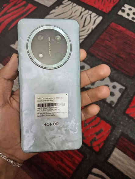 سلام عليكم جهاز هونرx9c ذاكره256 عشوائيه12 جهاز جديد استعمال١٠ تيام لزكه مضلله وياه شاحنه وسماعه بلاتوث اصليه  ولكارتونه ونطيك بي ضمان اسبوع سعر350 رقم*********** مكاني طارميه التدبير

