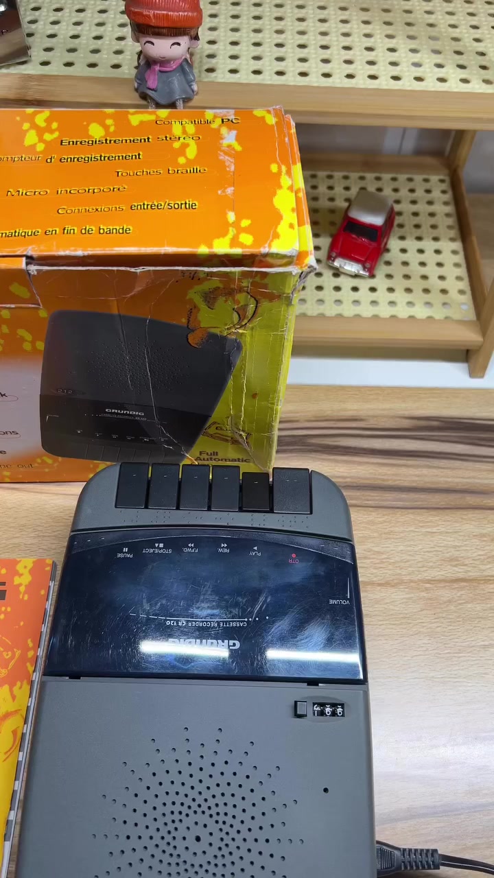 بعد اذن الآدمن 
مسجل كاسيت كروندك ١٩٨٥
يعمل على الكهرباء المباشر او بطاريات حجم وسط عدد ٤ 
للحجز مراسلة الصفحة او مراسلة واتساب على الرقم ***********
#الجميع
