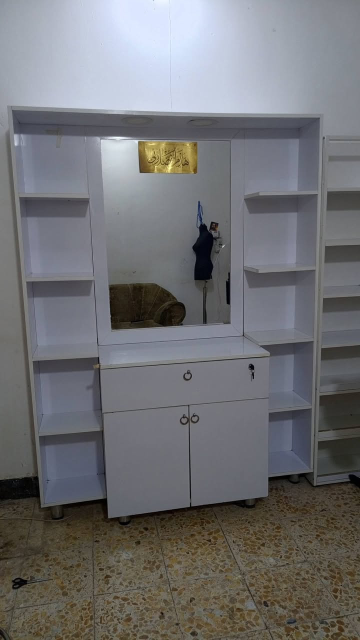 ميز مرايه اخو الجديد وفاترينات ثنين للبيع الي يريدهن يعلق


**إذا كنت صاحب هذا الإعلان وتريد حذفه لأي سبب، رجاءا أرسل رسالة إلى الدعم الفني**