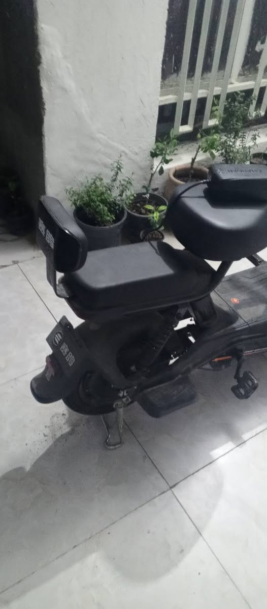 بايسكل شحن امانة الله ورسولة مشتريه ب500 ومعتاز فلوسه 
مامشحون غير مرا وحده وهاي الثانيه ولا مرا طلعت بيه لحد هس انت تجي وتتاكد بنفسك البايسكل نضيف مابيه شخطه 
باتري مالته كاعد يرهمله اي باتري يو بي اس عل حسب علمي مكاني كربلاء المركز ***********
