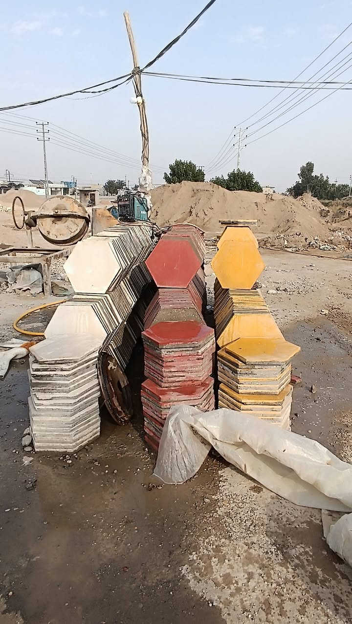 السلام عليكم يتوفر كاشي المتر ب (6)واصل
‏‪0776 440 8363‬‏
‏‪0773 630 0483‬‏
