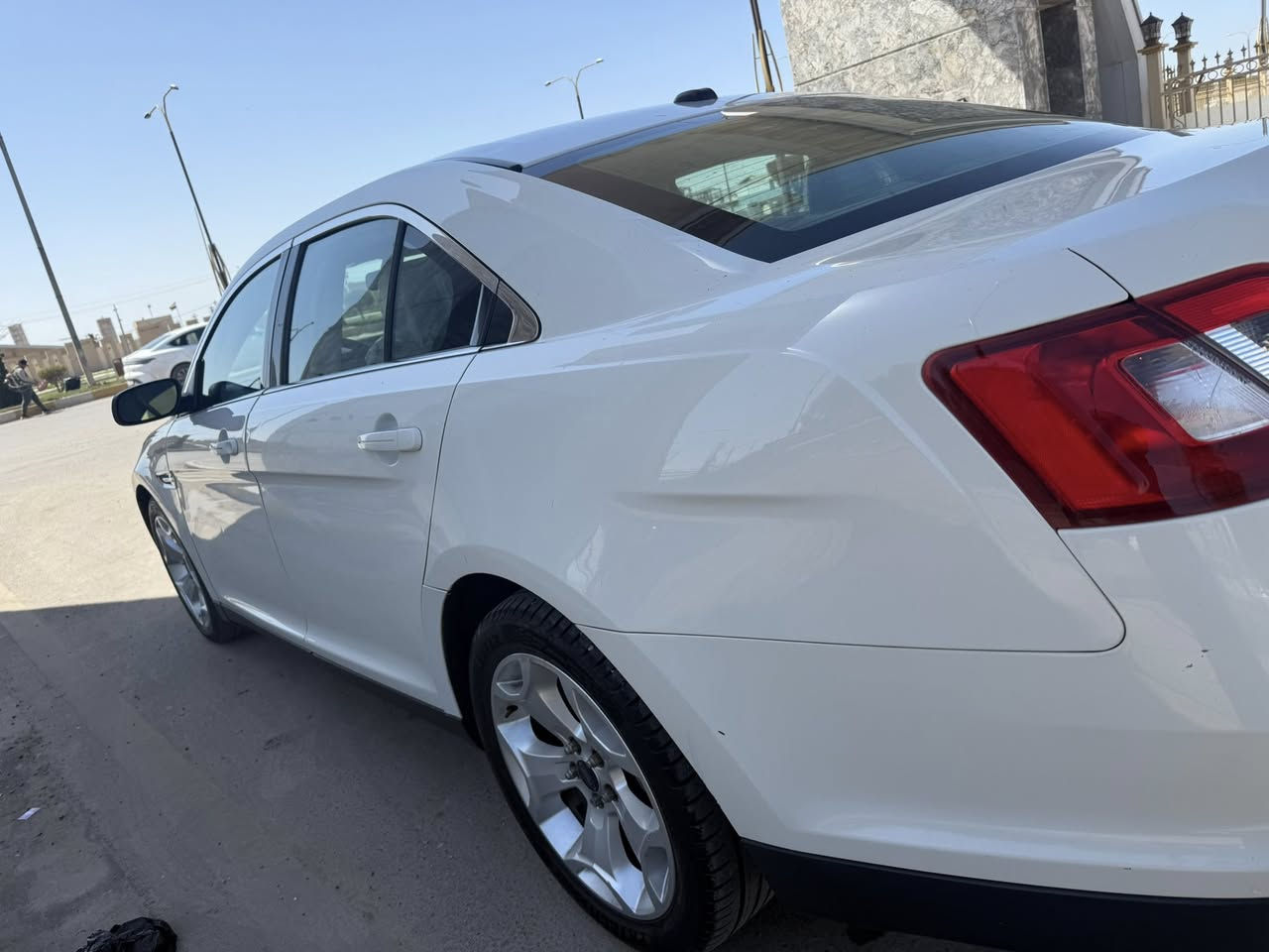 السلام عليكم
فورد تورس 2011 خليجي شركه نيڤا 
السياره كلين تايتل بيها فقط ربي الباب الخلفي صبغ 
مواصفات السياره 
محرك 6 3500 
السياره فول مواصفات 
سلايت فتحه 
تحكم بالدوسه مال البانزين 
دبل جامه 
تحكمات بالستيرن مع شفتات قياده 
هيتر بالمري 
حساس مع كامره خلفيه 
مسجل وسماعات سوني 
ويل 19 
السياره ربع ما تصرف عليها كامله مكنله 
صدر امامي خلفي جديد 
باتري جديد 
تخم التاير نضيفات حيل 
منضومه بانزين مع البلكات جديده وكاله 
كهربائية كلها بلاد وشغاله بدون اي جطل 
جام سنترلك شغاله  
رقم اربيل باسمي سنويه وهزه جديده قبل شهرين سويتها
السعر 11.400 
للشراي يتصل ***********
