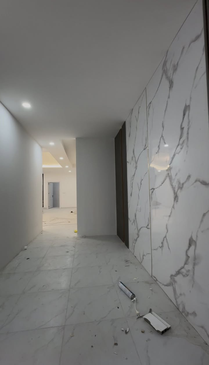 خانيه كي 150 متر بو فروتنى ل كيفلا

واجيهه شيمال 
مساحه 150 متر
ديزاين مودرين 
سيستم دكته
خانى صفره بكار نه هاتيه 

طابقي ئيكي : 

استقبال / هول / ژوره كا رينشتنى / لينانگه ها سار و گه رم
مشتملات

طابقي دوويي :

سئ ژورين نڤستنئ دوو ژوان شويدن / ژوره ك بو جلك شيشتن

بوپتر پيزانينا به يوه نديئ بكه ن بڤان ژمارا

***********
***********
