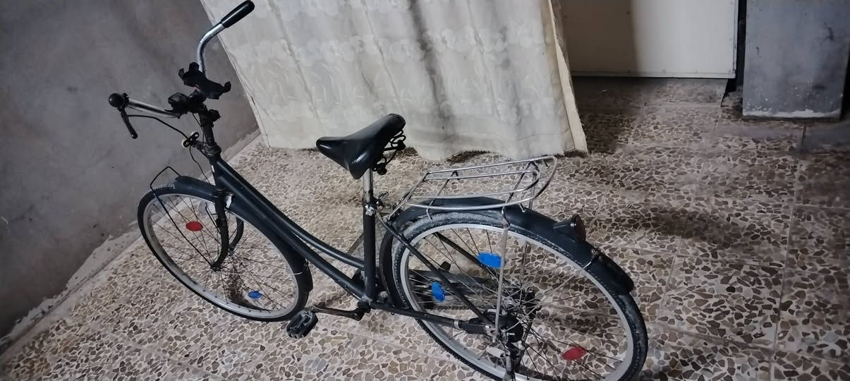 سلام عليكم بايسكل البيع حجم 26 نضيف السعر 50.بي مجال الطيبين. هذا الرقم. ***********
