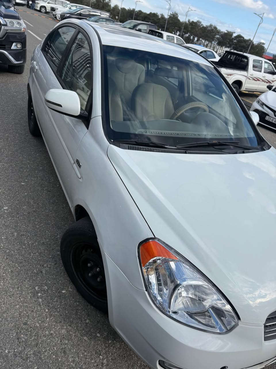 ئه كسينت ٢٠١١ سلايت مه كينه گه وره توماتيك ناو زه رد چوار جام كاره با شاشه ئايپاد ته نها دوو پارچه و نيوى بوياغه سه ياره يه كى بى كيشه يه به شه رتى گيرو مه كينه و كاره بايىى سعرى ٨٣ وه ره قه و مه جاليكى برايانه 
*********** كويسينجاك, أربيل
