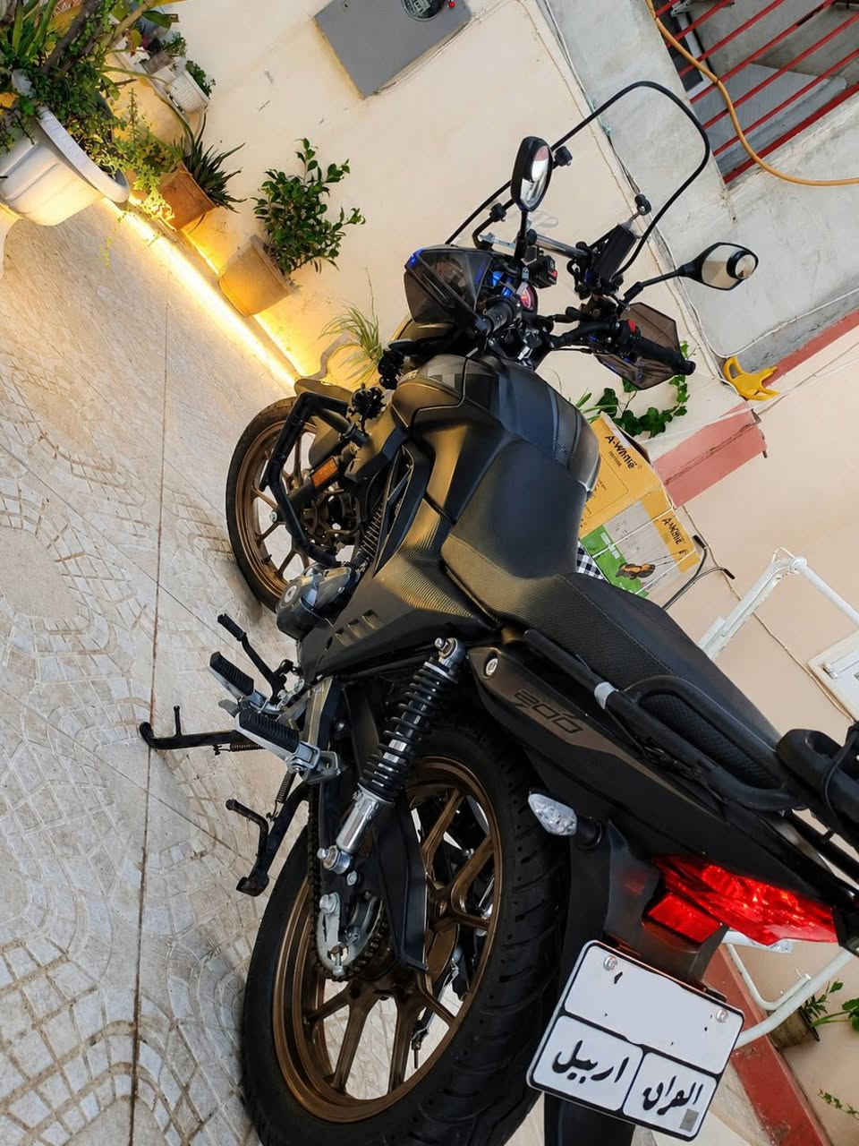 السلام عليكم ورحمة الله وبركاته
🔥 للبيع: كيوان RK 200cc موديل 2024 🔥

✅ تم شراؤها من الوكالة سنة 2025
✅ الممشى: 6000 كم فقط
✅ بحالة ممتازة ونظيفة جداً
✅ مزودة بدرع (جامة) أمامية
✅ درع حماية للمحرك (Engine Guard)
✅ 4 كشافات LED إضافية قوية للإنارة الليلية
✅ زوج حماية يدين (Hand Guards)
✅ خوذة سوداء مرفقة مع الدراجة
✅ ضمن الكفالة العامة

💰 السعر: 2,550,000 دينار عراقي
📄 شرط التحويل
📞 ***********

دراجة نظيفة جداً وجاهزة للاستخدام، والفحص خير دليل. والله الموفق. 🏍️🔥
