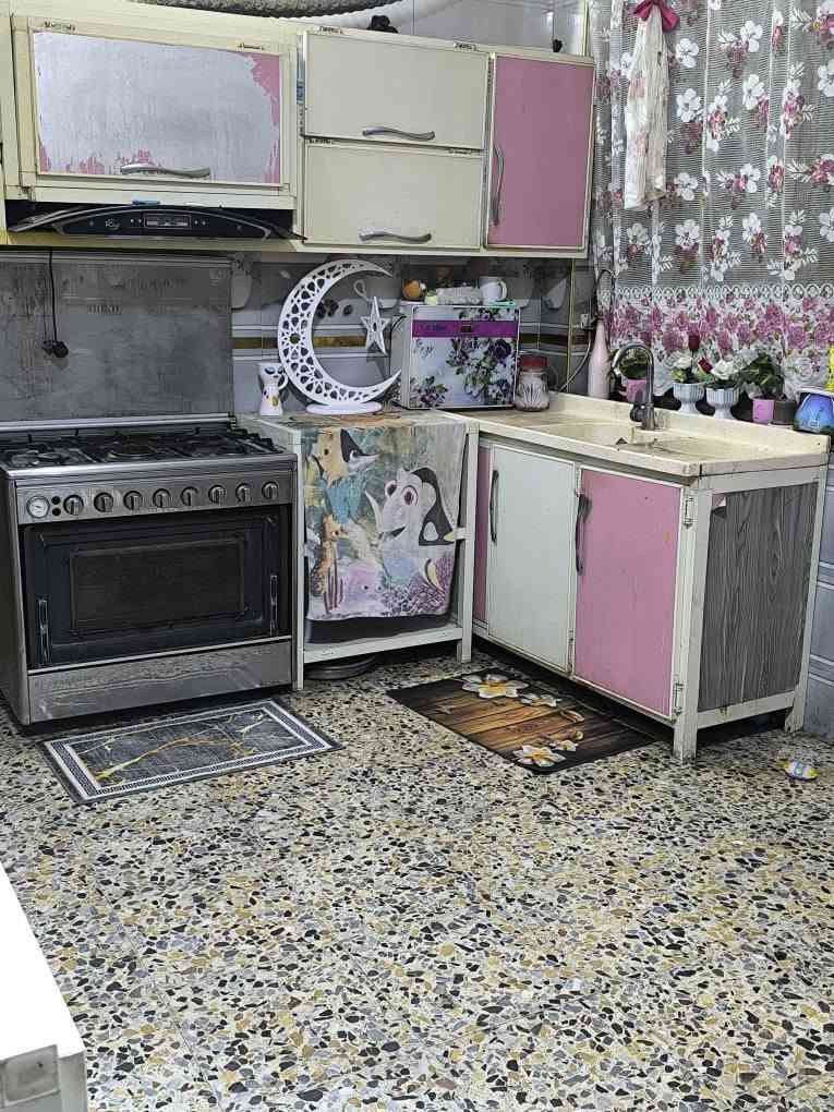 كاونتر خمس قطع يحتاجله شوي تعديلات السعر 500مكانه حله رقم *********** حلة, بابل
