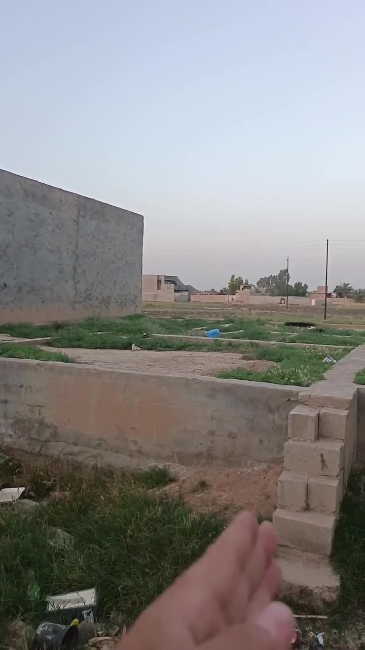 للبيع قطعة ارض مساحة 200 عبارة عن 2 بتلو مقسومة كل بتلو وحد تنباع كلها او نصها عادي زراعي  سند 25 موقع بهرز منطقة حي شرطة خلف مدرسة السدن توضيح كامل بلتصوير
استفسار ***********
