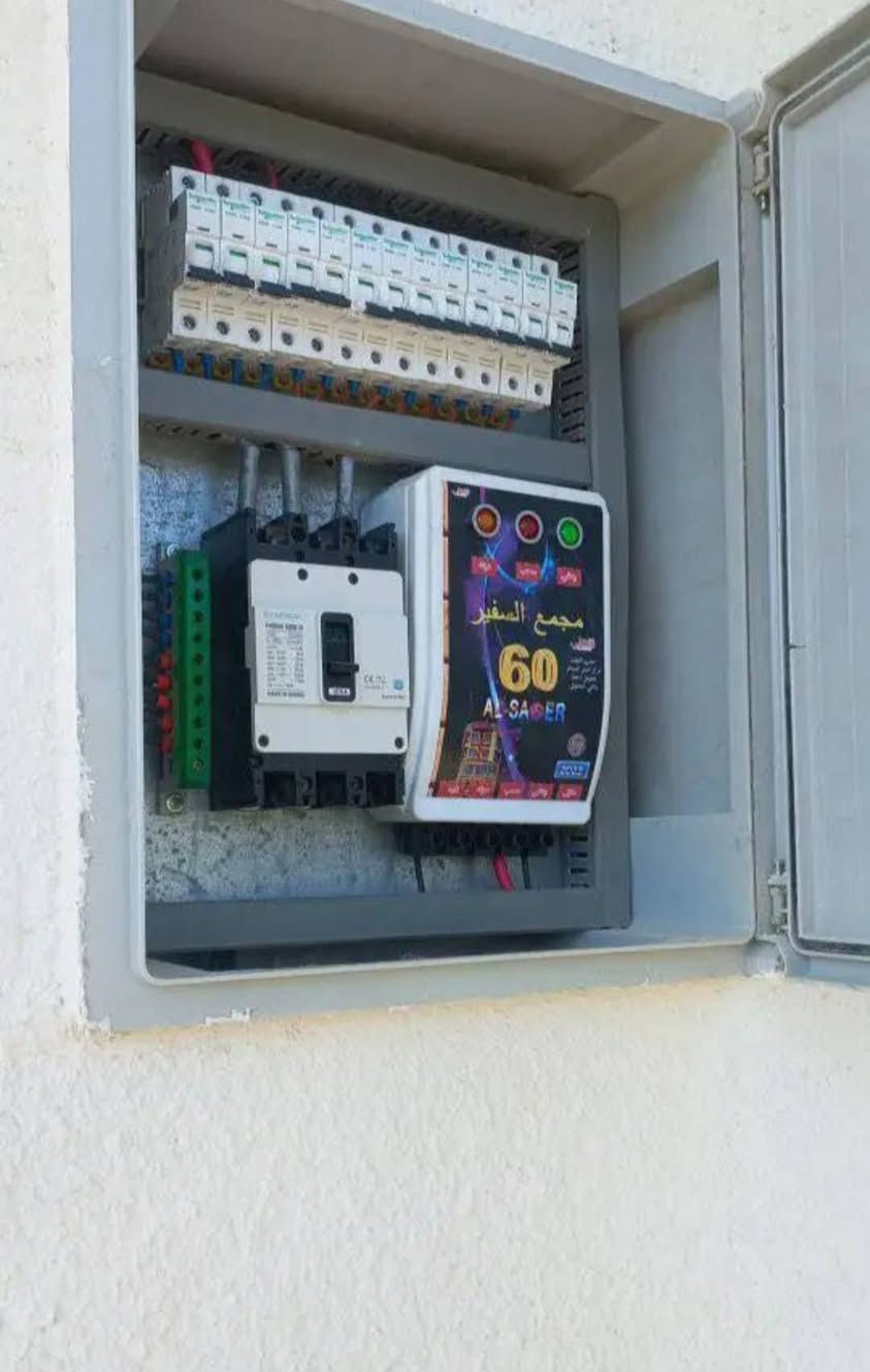 ﻛﻬﺮﺑﺎﺋﻲ ﻣﻨﺎزل 
1_ ﺗﺄﺳﻴﺲ ﻛﻬﺮﺑﺎء بوري / سيمنز  
2_ ﺗﺠﺪﻳﺪ اﻟﺘﺄﺳﻴﺲ اﻟﻘﺪﻳﻢ  
3_ ﺗﺒﺪﻳﻞ ﻧﻘﺎط اﻟﻌﺎﻃﻠﻪ  
4_ اي ﻋﻄﻞ ﻋﻨﺪك اوﺻﻠﻚ للبيت
***********
