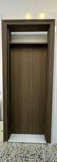 ابواب خشب داخلية • تركي وصيني • ١٠٠×٢٤٠