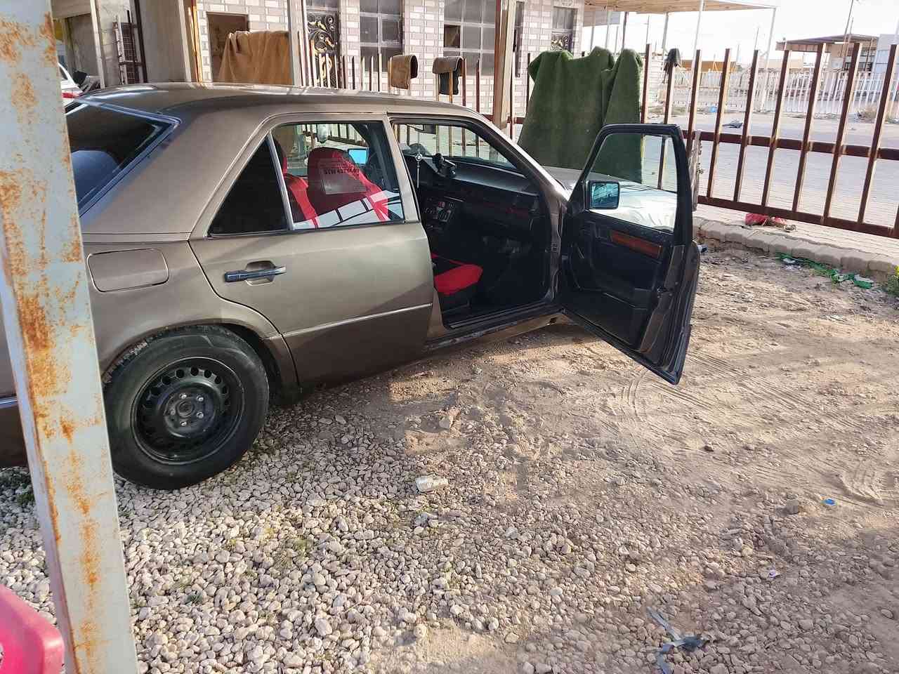 سلام عليكم  دب موديل 89  قواعد دبلات زينات بس واحد بيهن معمر حداداية من الطول للطول كير، مكينة جدد  والبدي شوف العين 
مال جني والسيارة  خير من الله  السعر 40 وبيهة مجال قليل 
مكاني نجف  ***********
